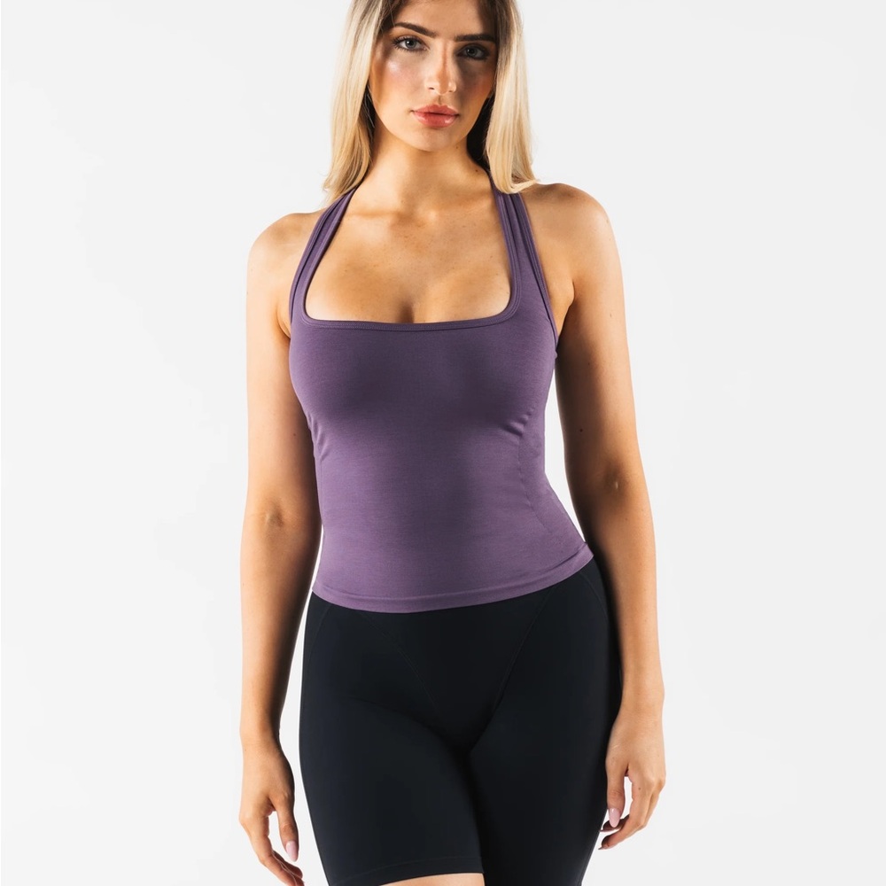 Alphalete Ice Tank in Photon